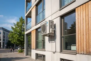 Split-Klimaanlage in Kölner Eigentumswohnung mit Stadtblick